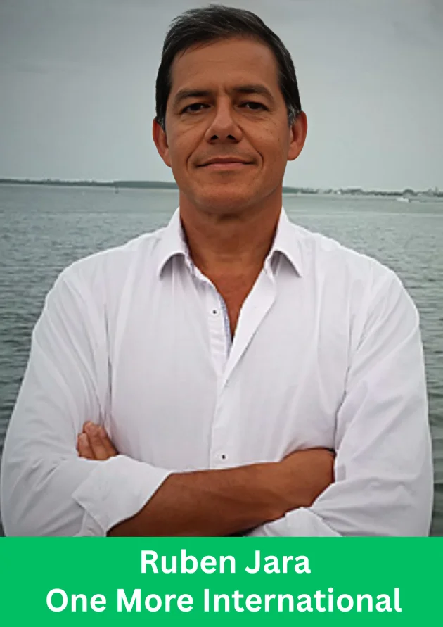 Rubén Jara achieving Imperial Diamond Rank at One More International